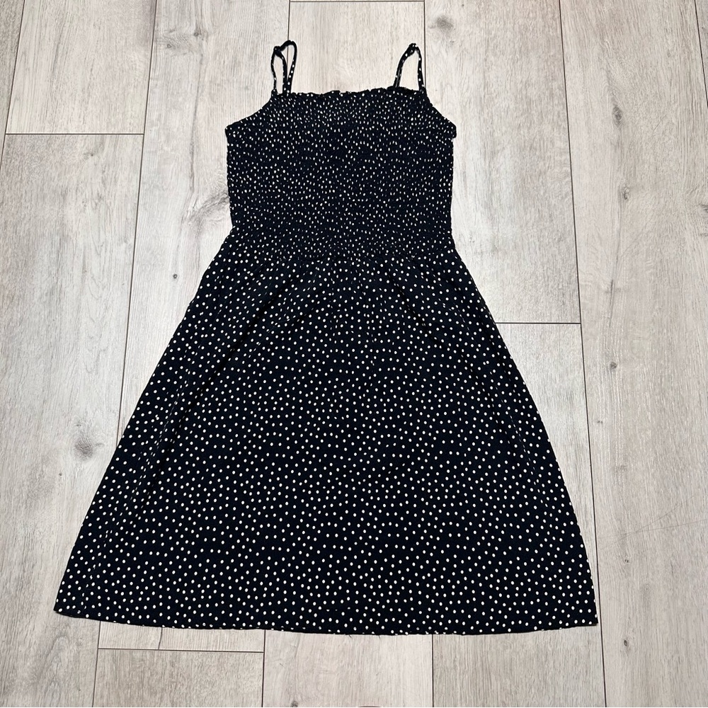 Adorable Black and White Polka-dot sundress, stretchy smocked bodice size 6.